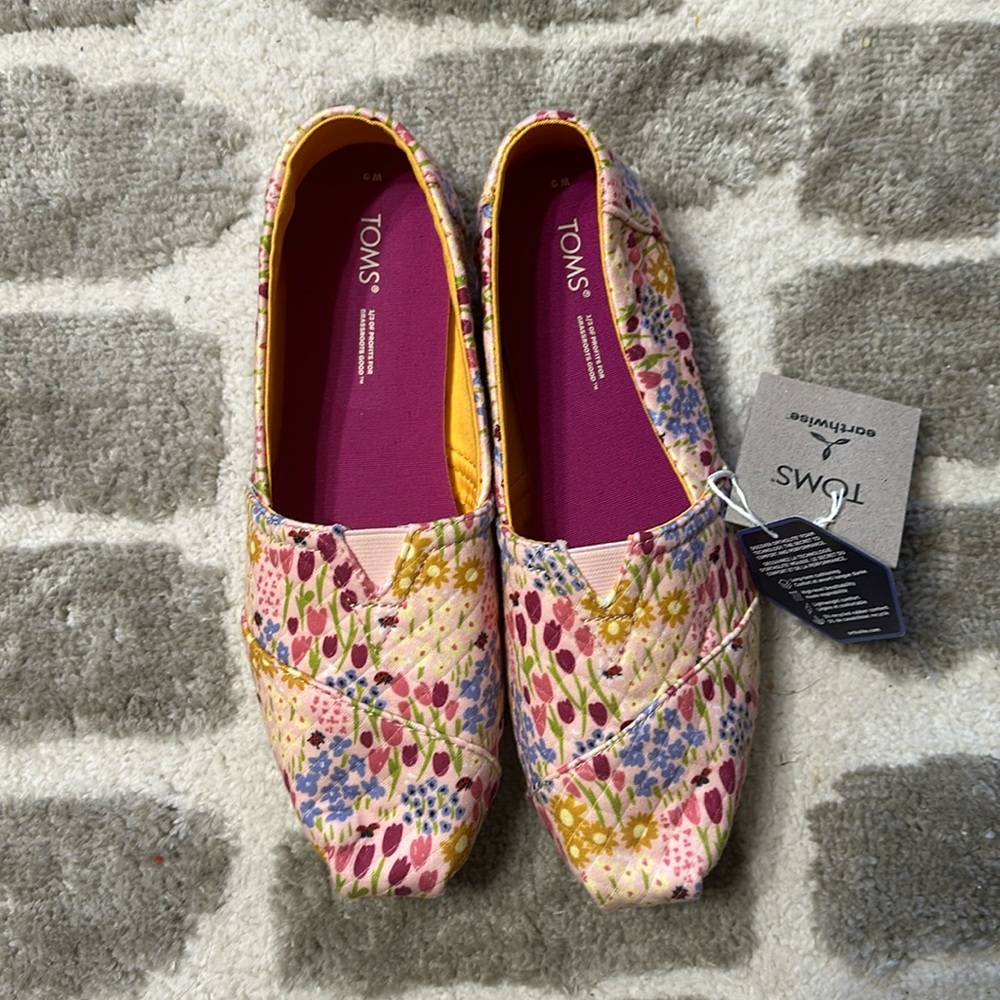 Brand new floral Tom’s shoes